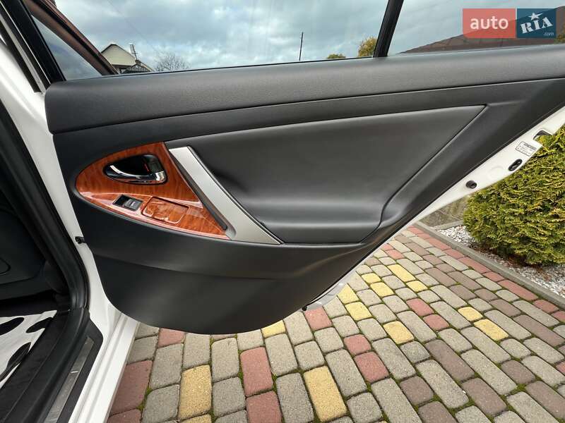 Седан Toyota Camry 2011 в Івано-Франківську