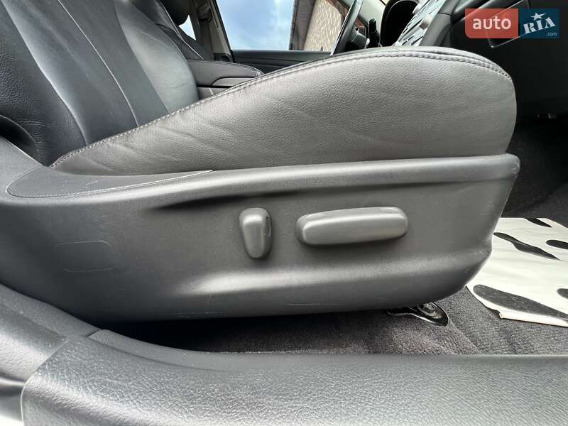 Седан Toyota Camry 2011 в Івано-Франківську