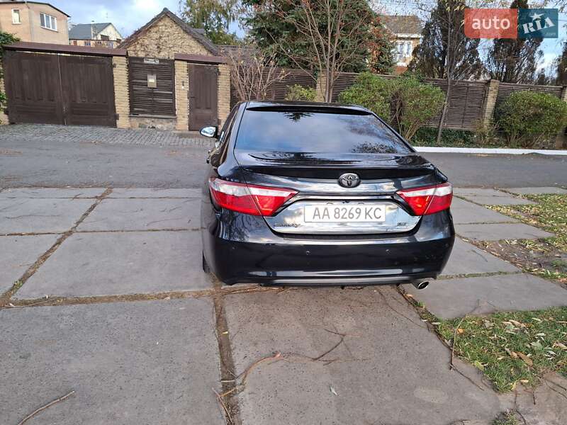 Седан Toyota Camry 2016 в Киеве