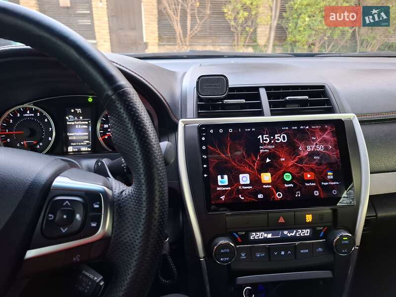 Седан Toyota Camry 2016 в Киеве