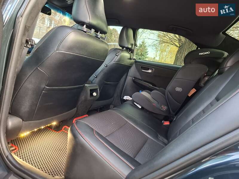 Седан Toyota Camry 2016 в Киеве