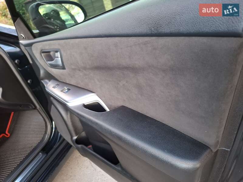 Седан Toyota Camry 2016 в Киеве