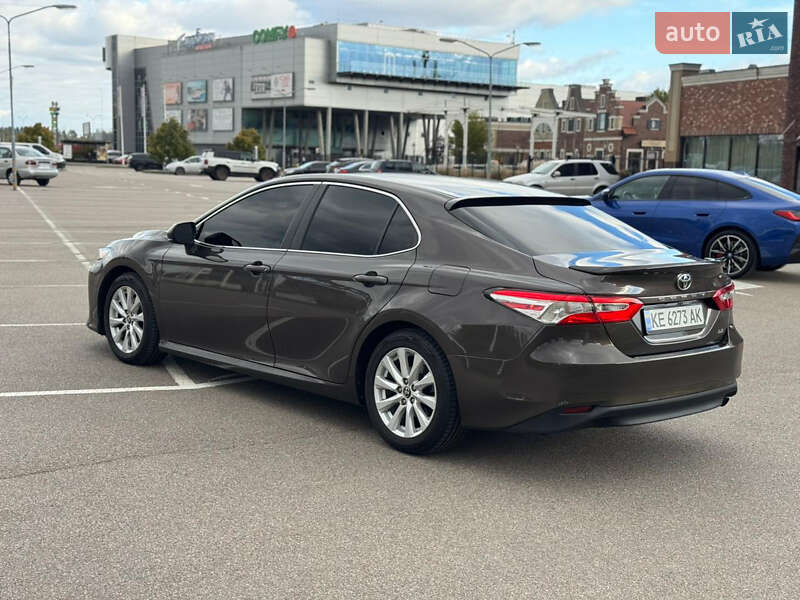 Седан Toyota Camry 2018 в Киеве