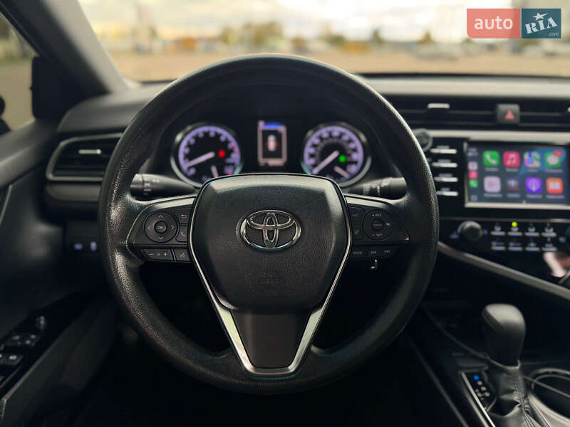 Седан Toyota Camry 2018 в Киеве