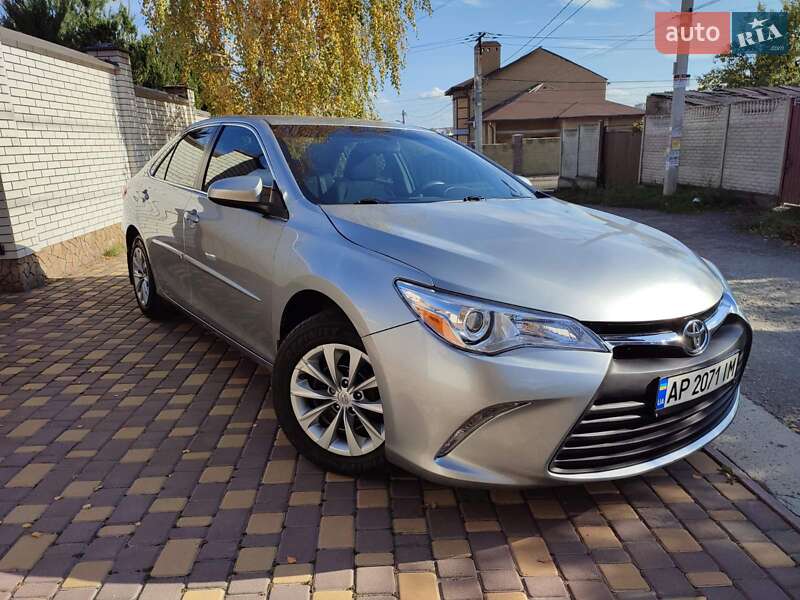 Седан Toyota Camry 2016 в Запоріжжі