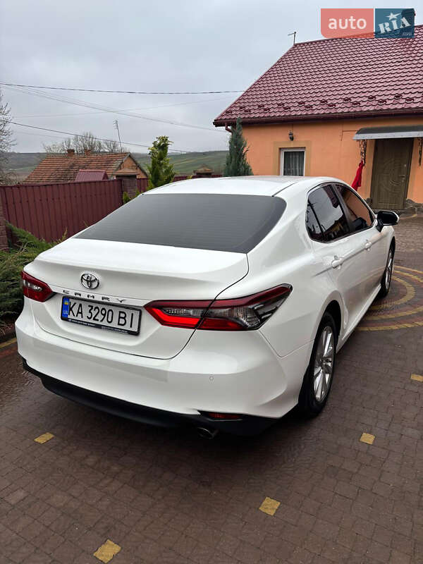 Седан Toyota Camry 2021 в Львове