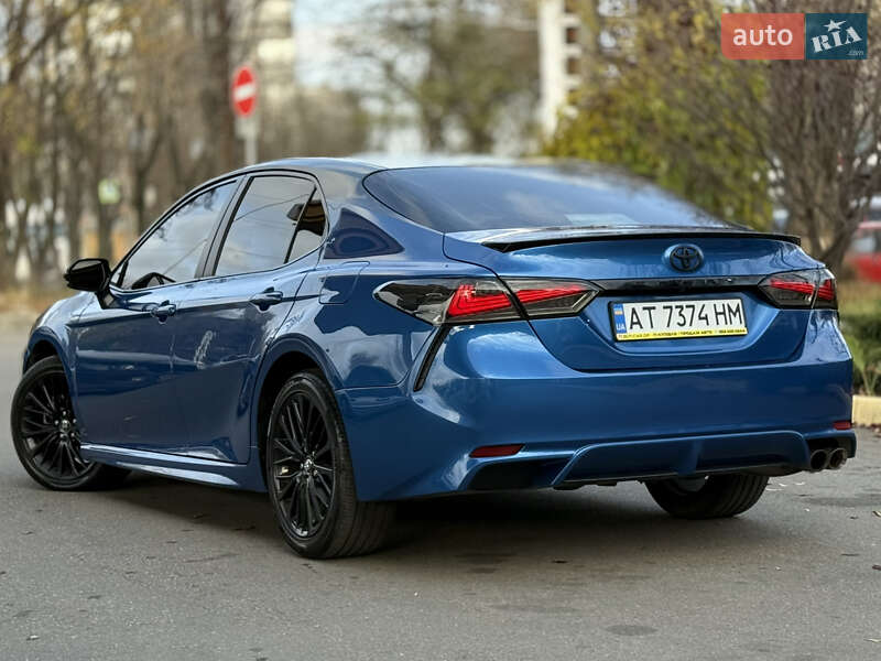 Седан Toyota Camry 2017 в Дніпрі