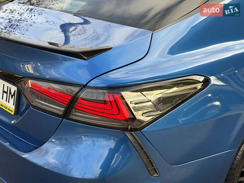 Седан Toyota Camry 2017 в Дніпрі