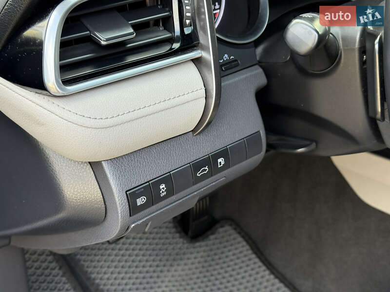 Седан Toyota Camry 2017 в Дніпрі