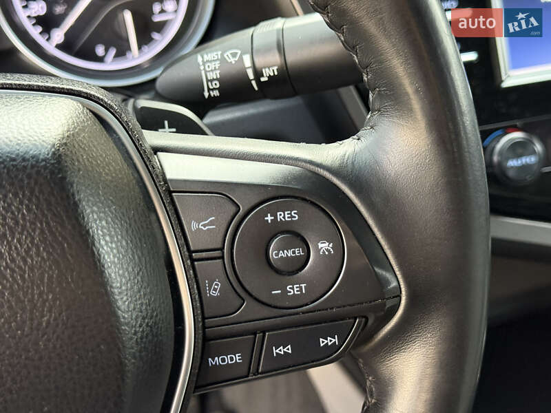 Седан Toyota Camry 2017 в Дніпрі