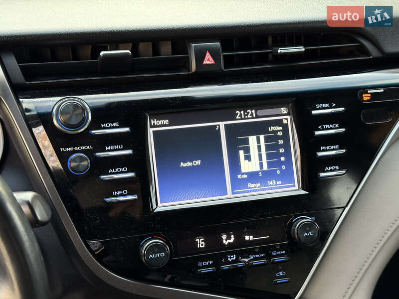 Седан Toyota Camry 2017 в Дніпрі