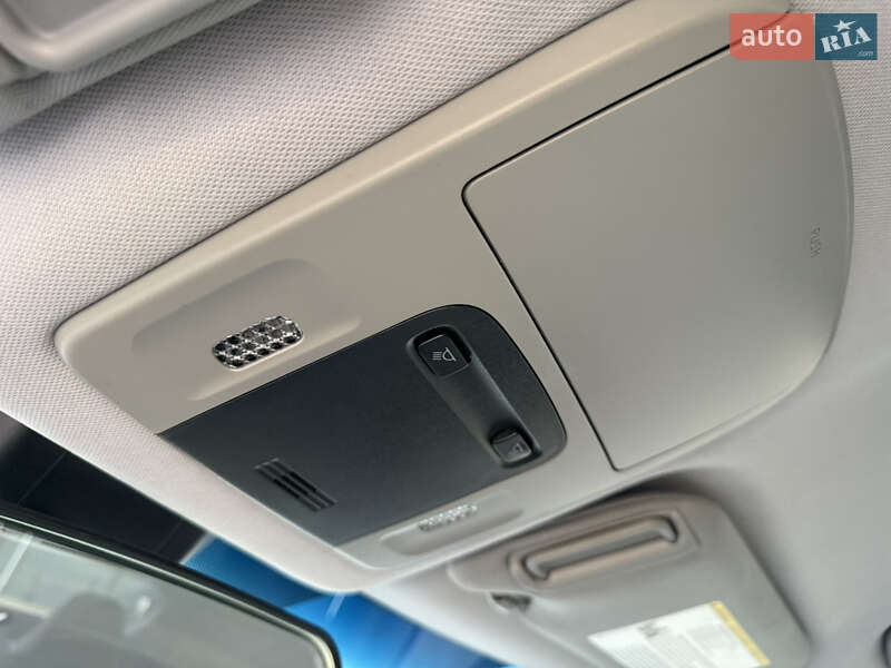 Седан Toyota Camry 2017 в Дніпрі