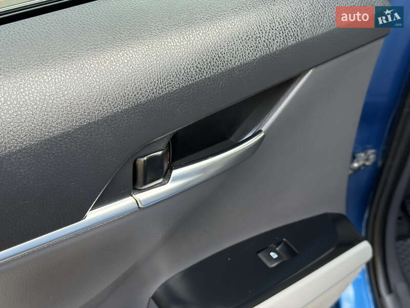 Седан Toyota Camry 2017 в Дніпрі