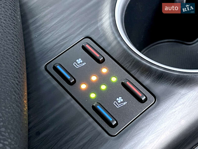 Седан Toyota Camry 2021 в Киеве