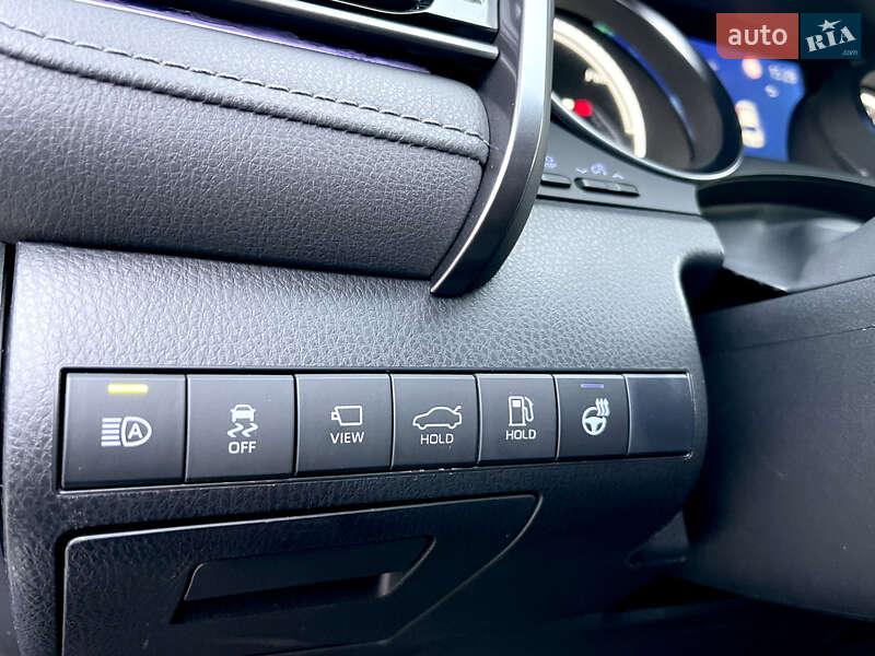 Седан Toyota Camry 2021 в Киеве