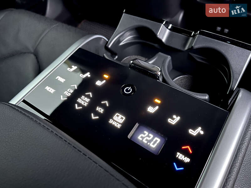 Седан Toyota Camry 2021 в Киеве