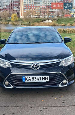 Седан Toyota Camry 2016 в Киеве