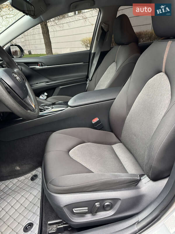 Седан Toyota Camry 2018 в Киеве фото 14 Седан Toyota Camry 2018 в Киеве