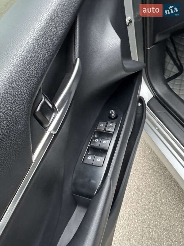 Седан Toyota Camry 2018 в Киеве фото 18 Седан Toyota Camry 2018 в Киеве