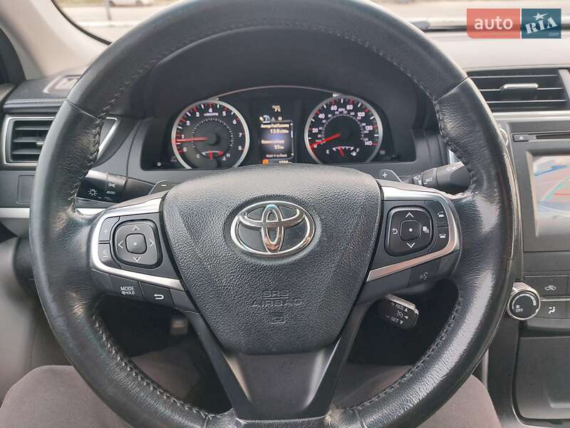 Седан Toyota Camry 2015 в Киеве