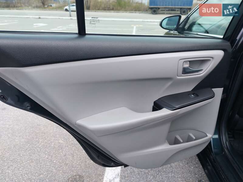 Седан Toyota Camry 2015 в Киеве