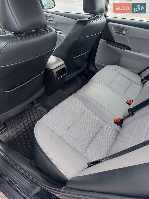 Седан Toyota Camry 2015 в Киеве