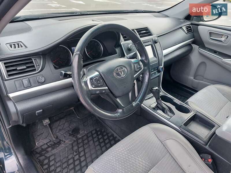 Седан Toyota Camry 2015 в Киеве