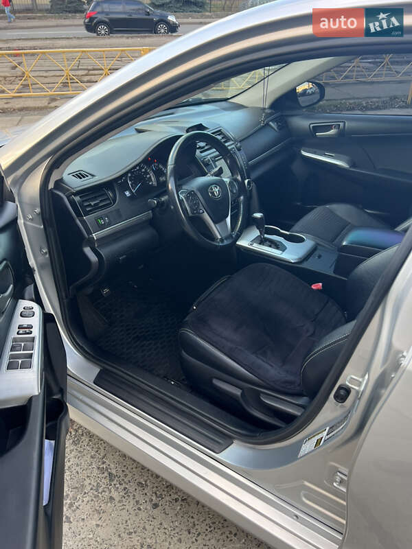 Седан Toyota Camry 2013 в Киеве