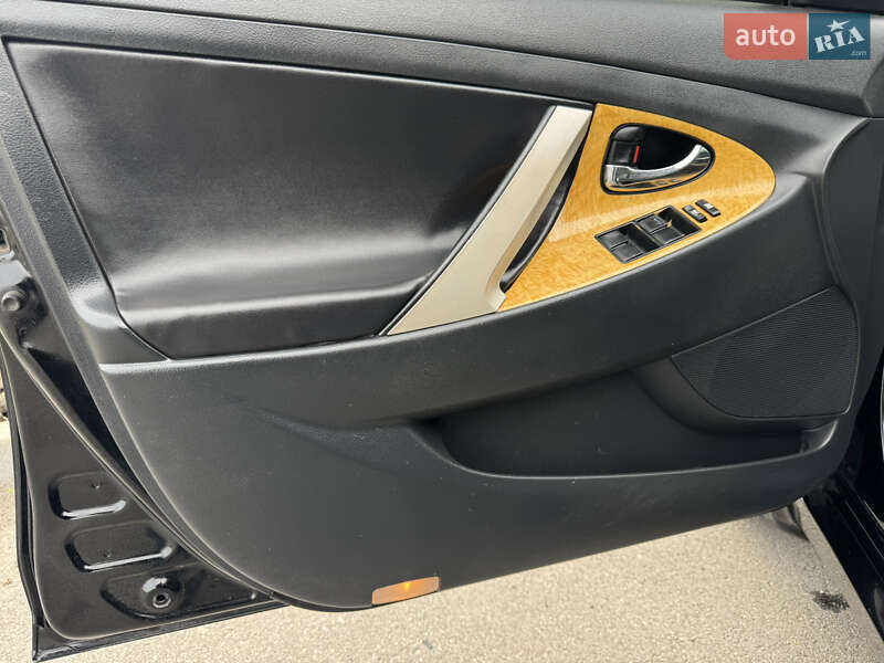 Седан Toyota Camry 2007 в Днепре