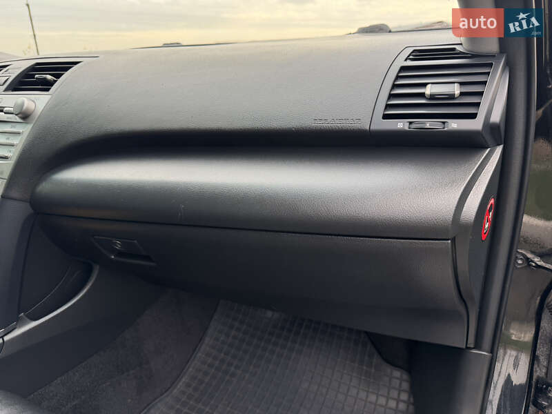 Седан Toyota Camry 2007 в Днепре