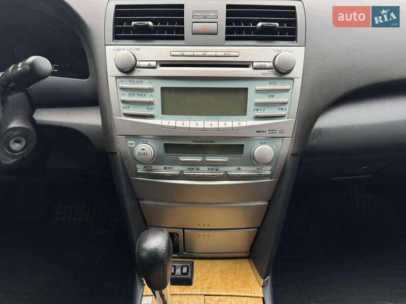 Седан Toyota Camry 2007 в Днепре