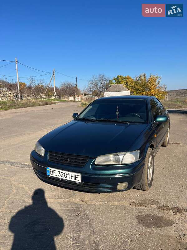 Седан Toyota Camry 1997 в Новій Одесі
