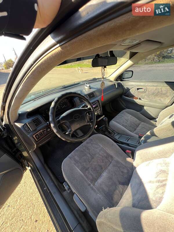 Седан Toyota Camry 1997 в Новій Одесі