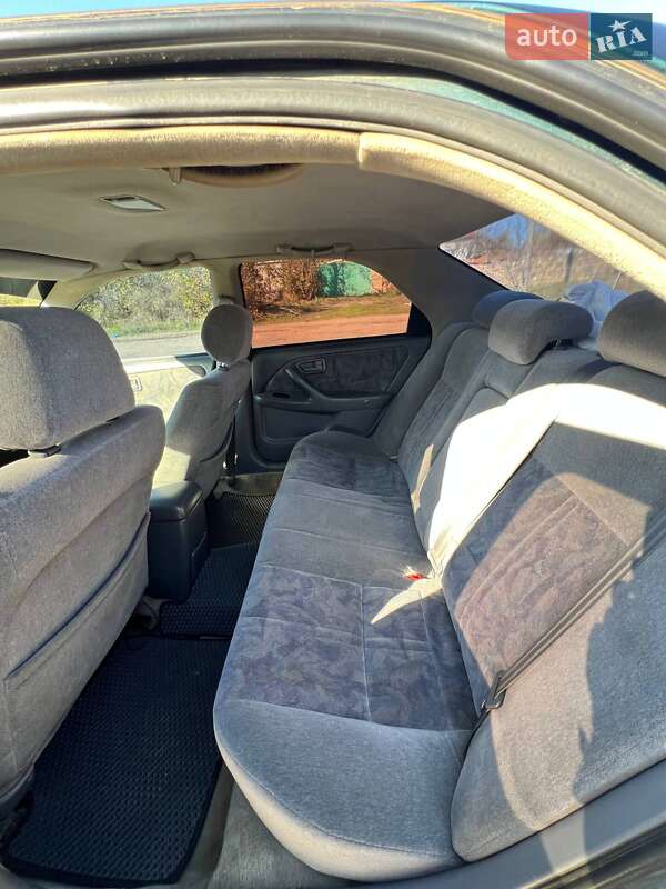 Седан Toyota Camry 1997 в Новій Одесі