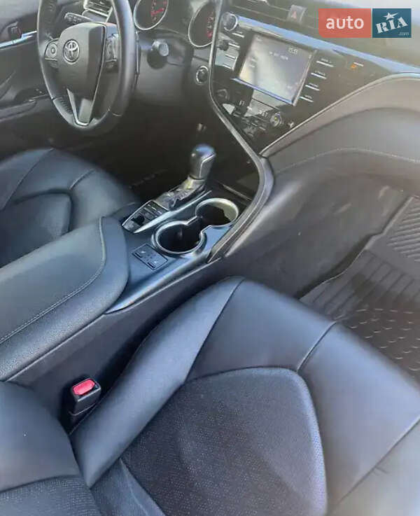 Седан Toyota Camry 2017 в Тернополі