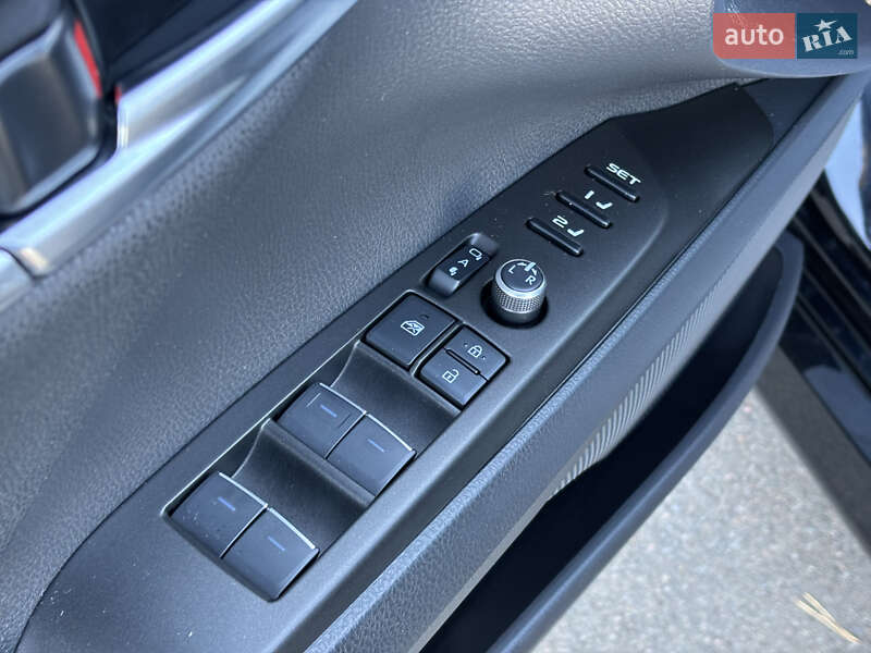 Седан Toyota Camry 2021 в Киеве