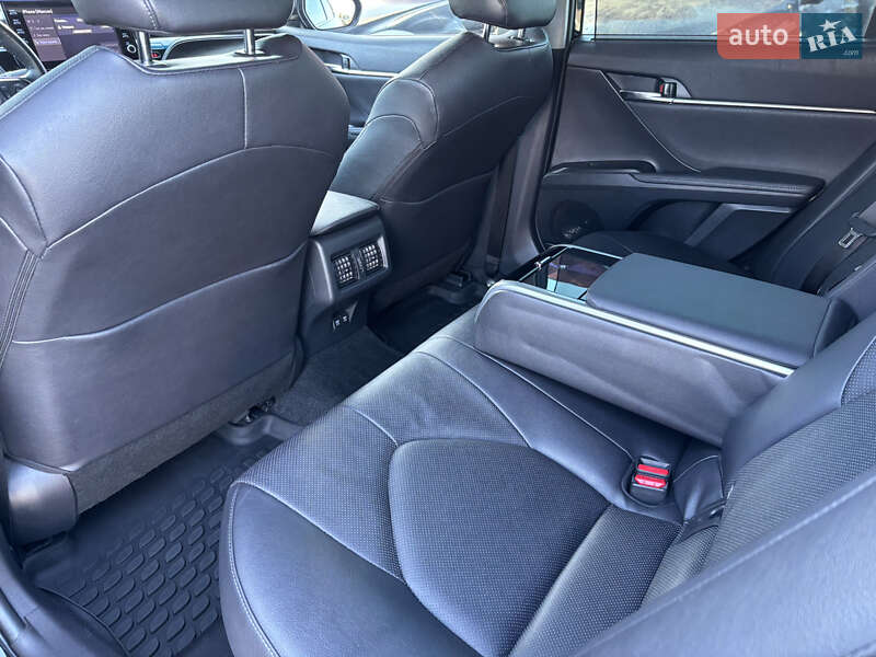 Седан Toyota Camry 2021 в Киеве