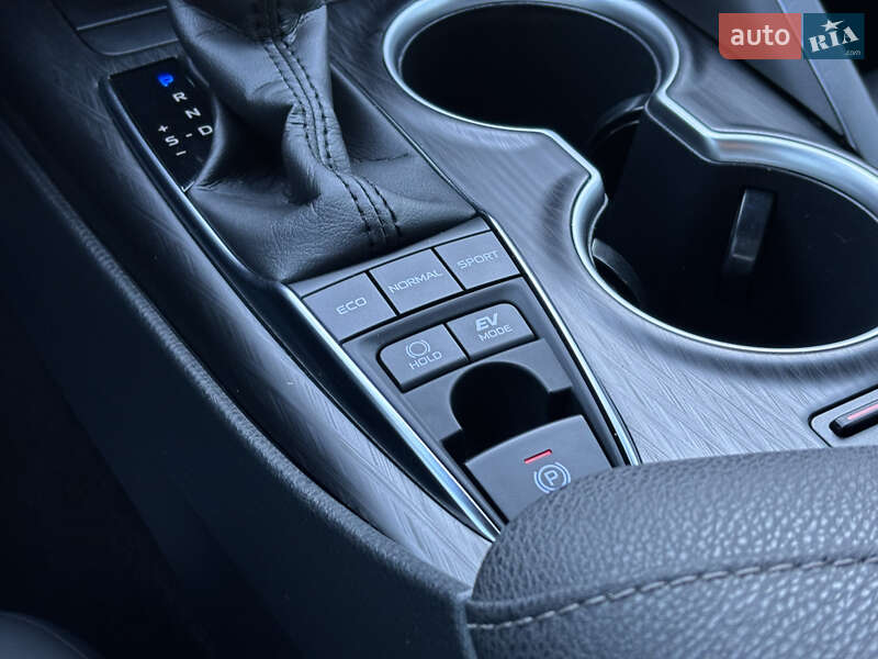 Седан Toyota Camry 2021 в Киеве