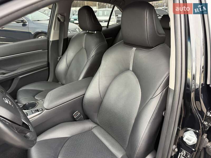 Седан Toyota Camry 2021 в Кропивницькому