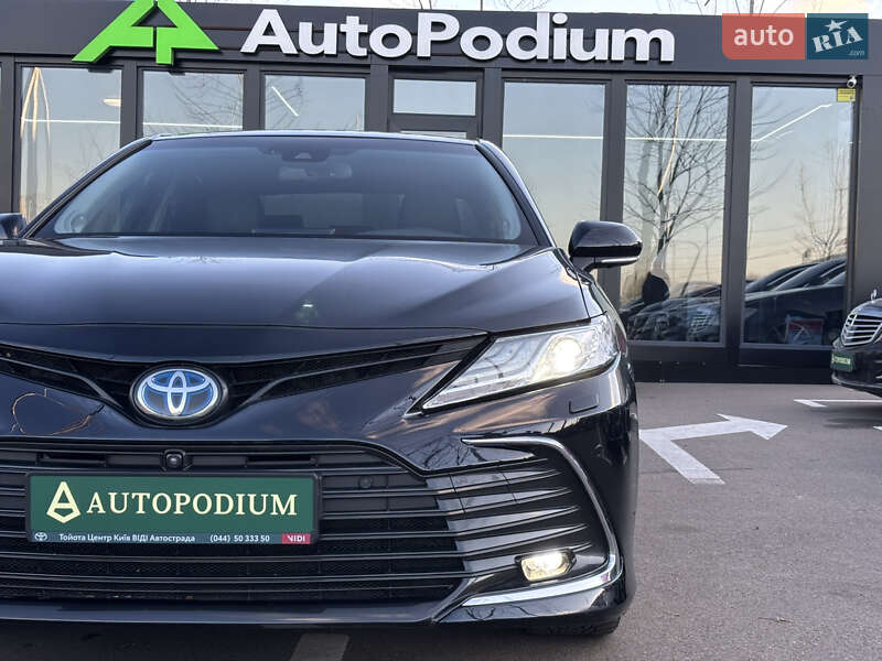 Седан Toyota Camry 2021 в Киеве