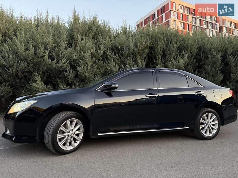 Седан Toyota Camry 2012 в Киеве