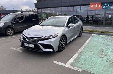 Седан Toyota Camry 2022 в Умані
