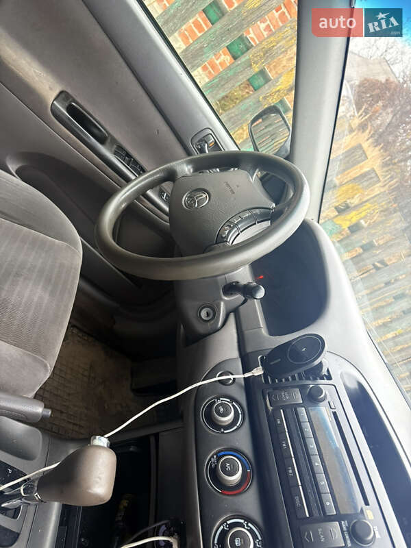 Седан Toyota Camry 2005 в Изюме