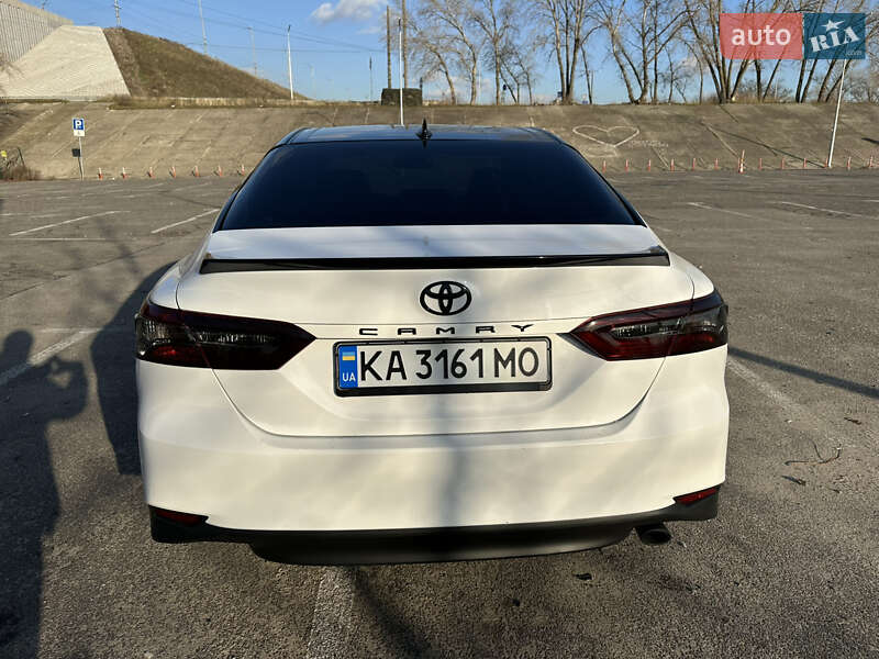 Седан Toyota Camry 2020 в Киеве