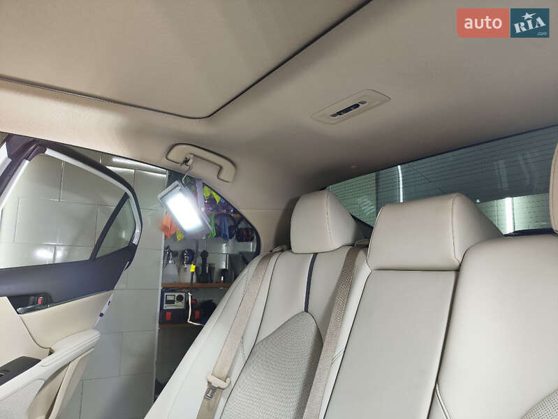 Седан Toyota Camry 2022 в Киеве