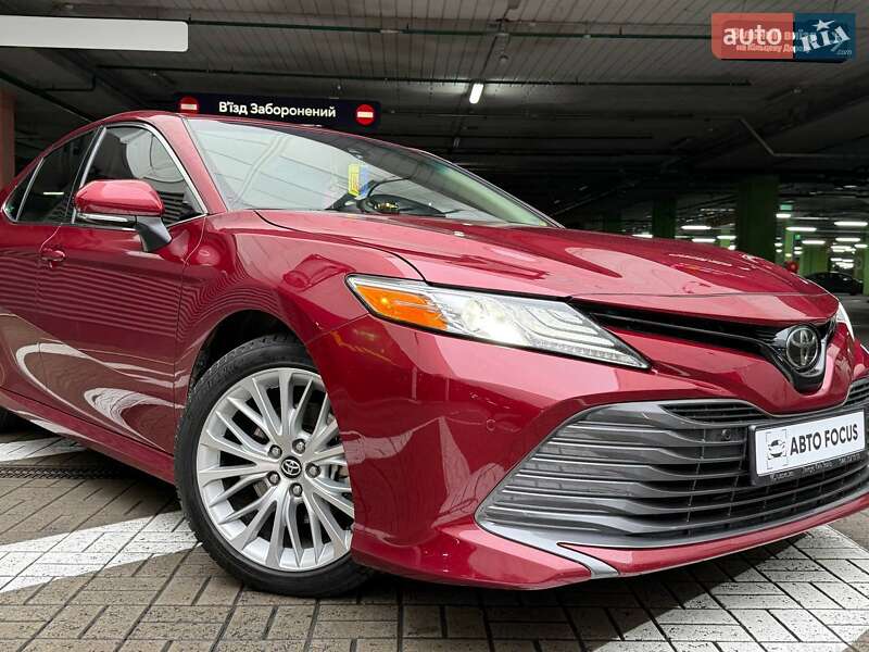 Седан Toyota Camry 2018 в Киеве