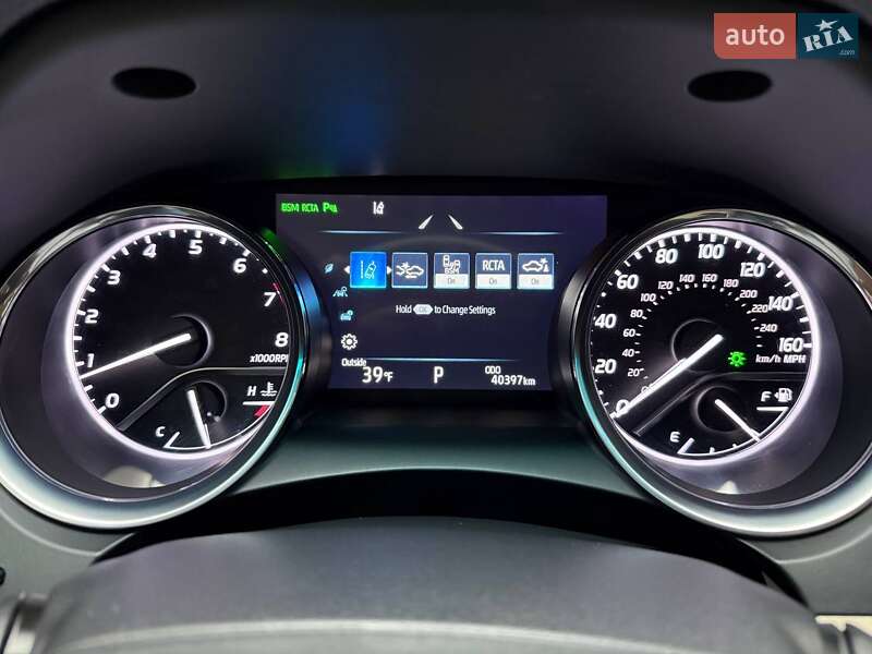 Седан Toyota Camry 2018 в Киеве