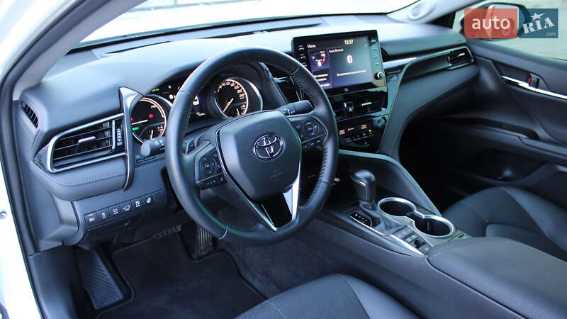 Седан Toyota Camry 2023 в Черкассах