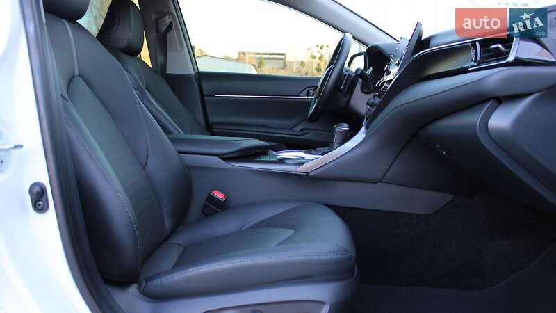 Седан Toyota Camry 2023 в Черкассах