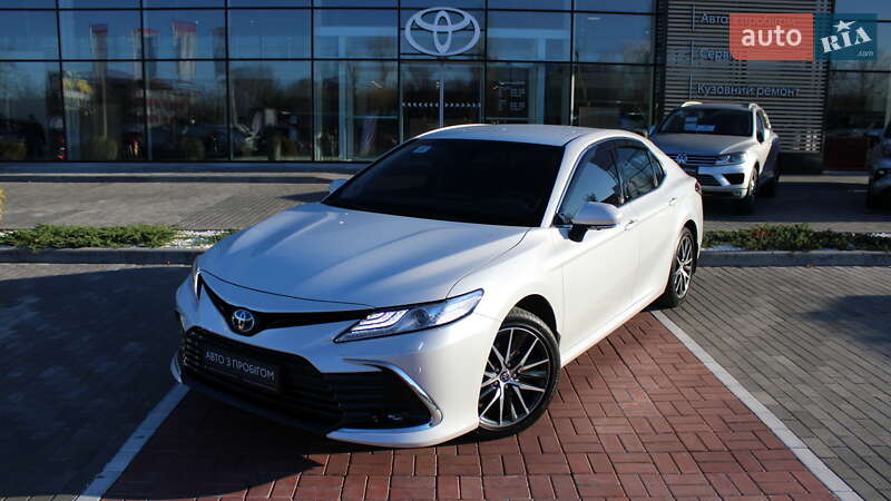 Седан Toyota Camry 2023 в Черкассах